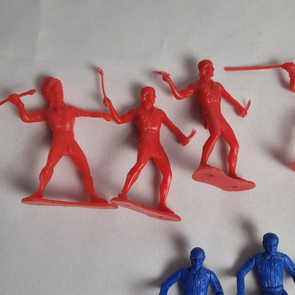 Vintage Cowboys & Indians Plastic Toy Figures Lot Of 33